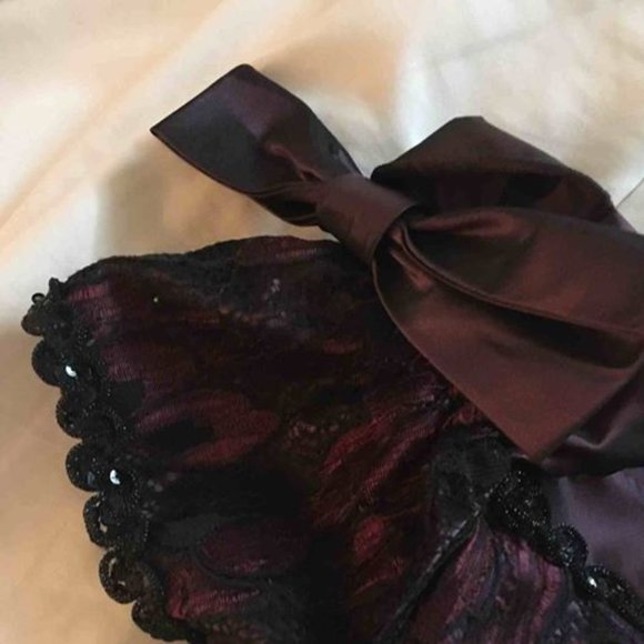 Dresses and Gowns for the Holiday Season - Picture 13 of 16